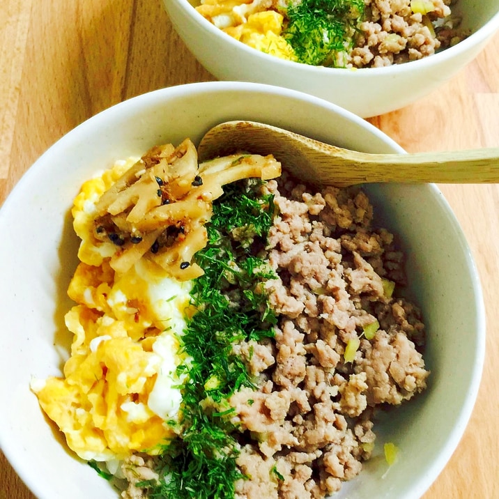 簡単ヘルシー！鶏ミンチの生姜そぼろ煮丼